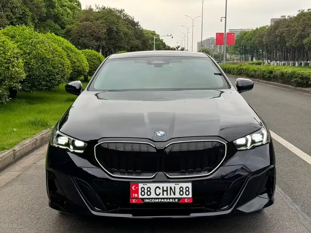 BMW 5 Series — фото 5