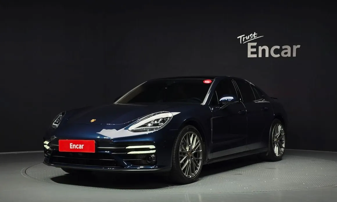 Porsche Panamera — фото 1