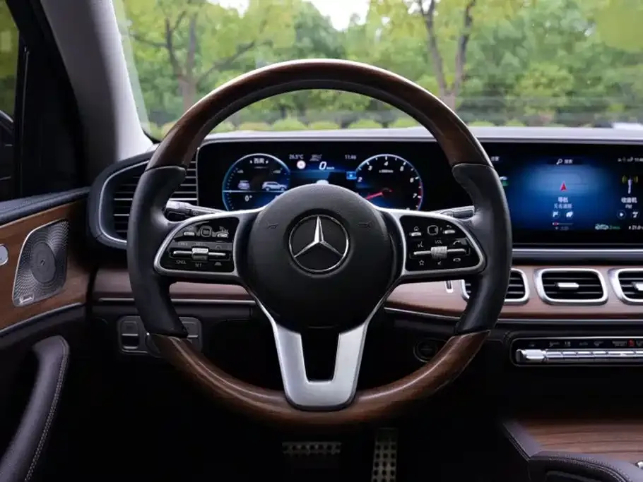 Mercedes-Benz GLS — фото 3