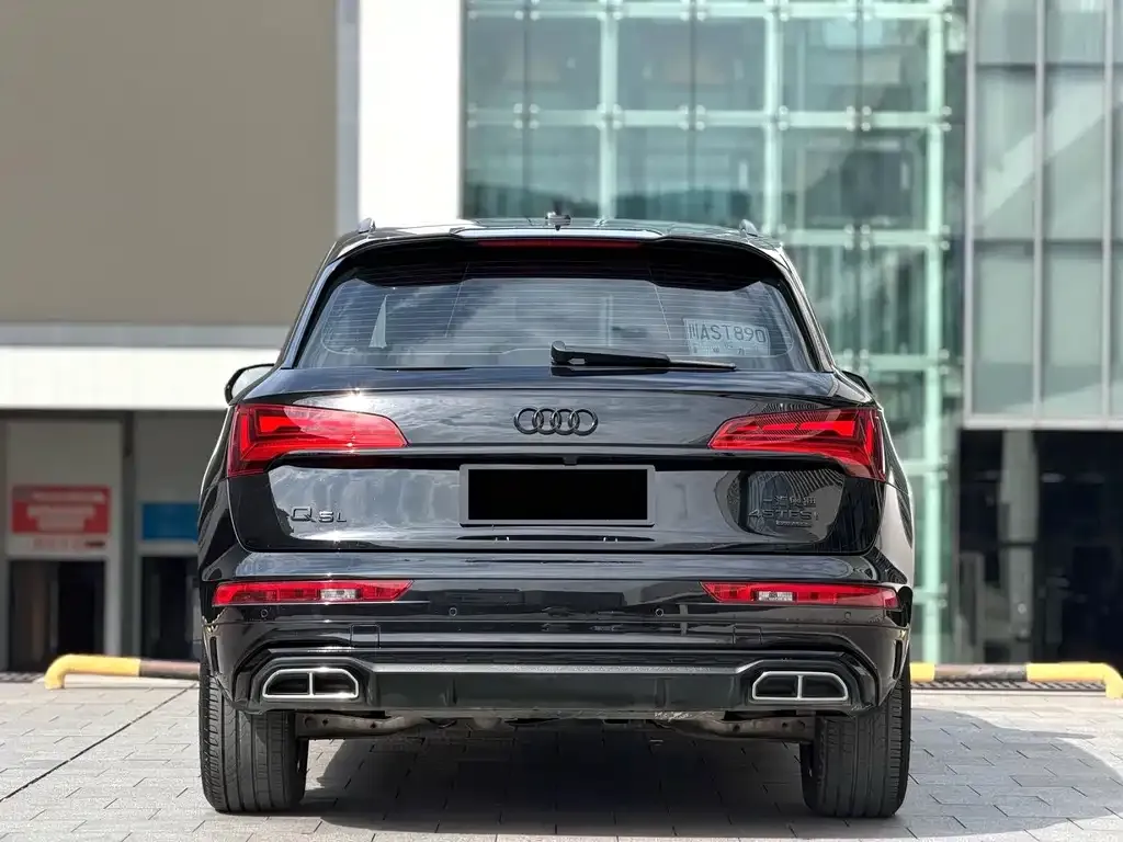 Audi Q5L — фото 5