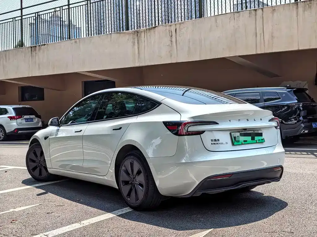 Tesla Model 3 — фото 8