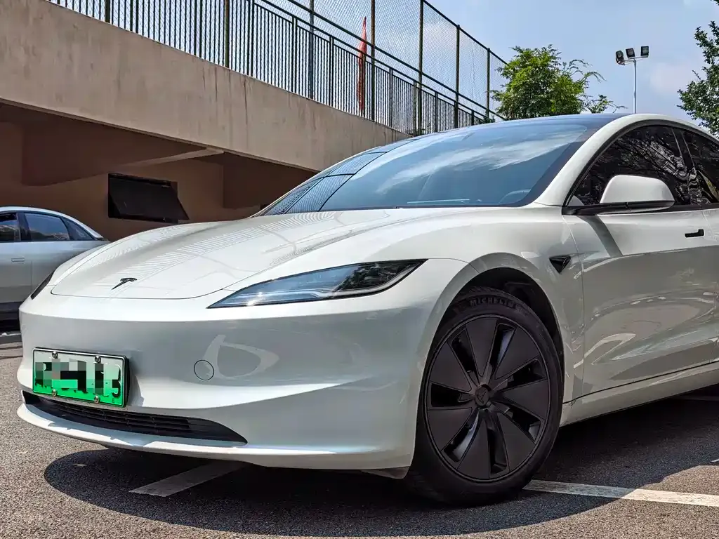 Tesla Model 3 — фото 4