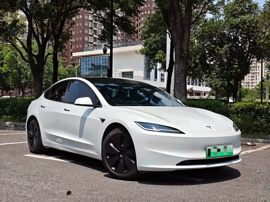Tesla Model 3 — фото 10