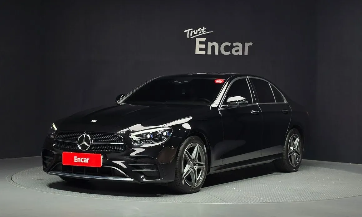 Mercedes-Benz E-Class — фото 1