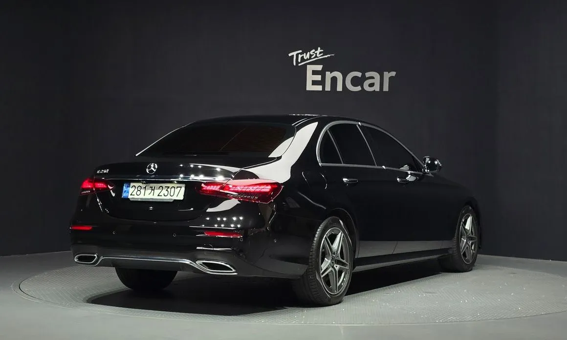 Mercedes-Benz E-Class — фото 4