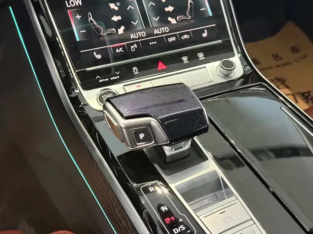 Audi A8 — фото 7