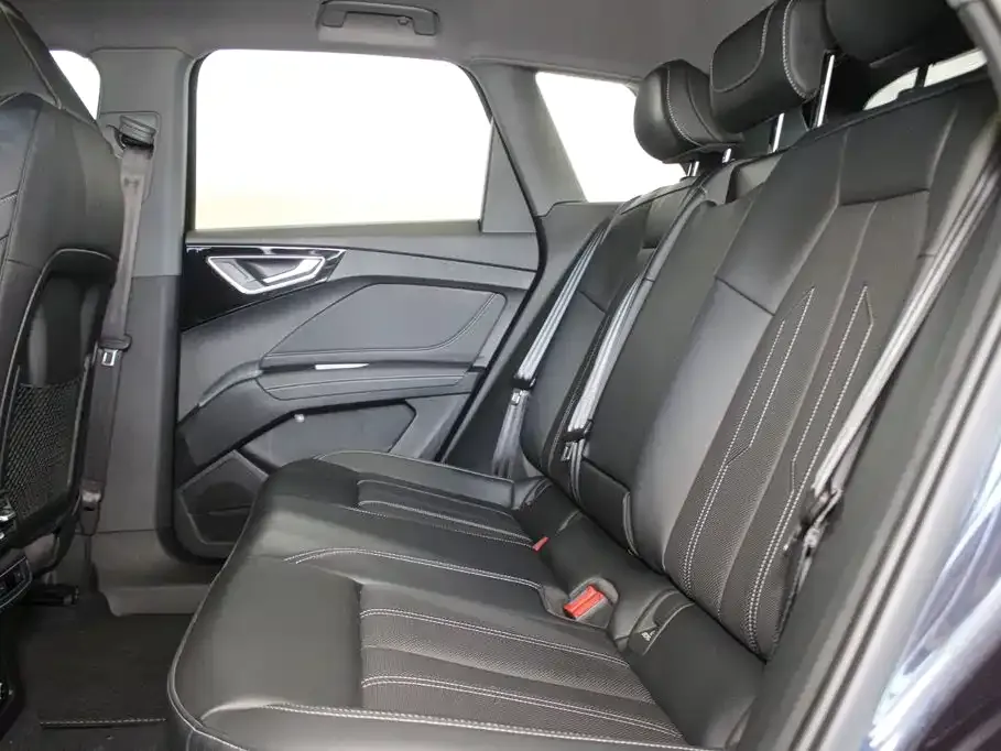 Audi Q4 e-tron — фото 10