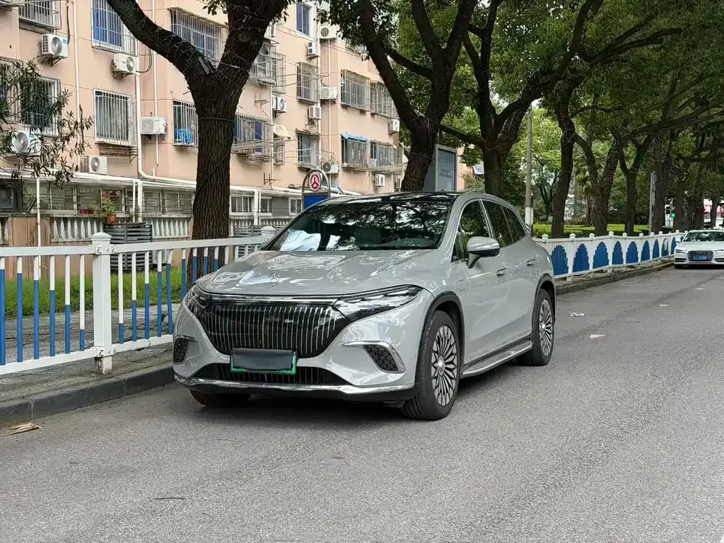 Mercedes-Benz EQS SUV — фото 1