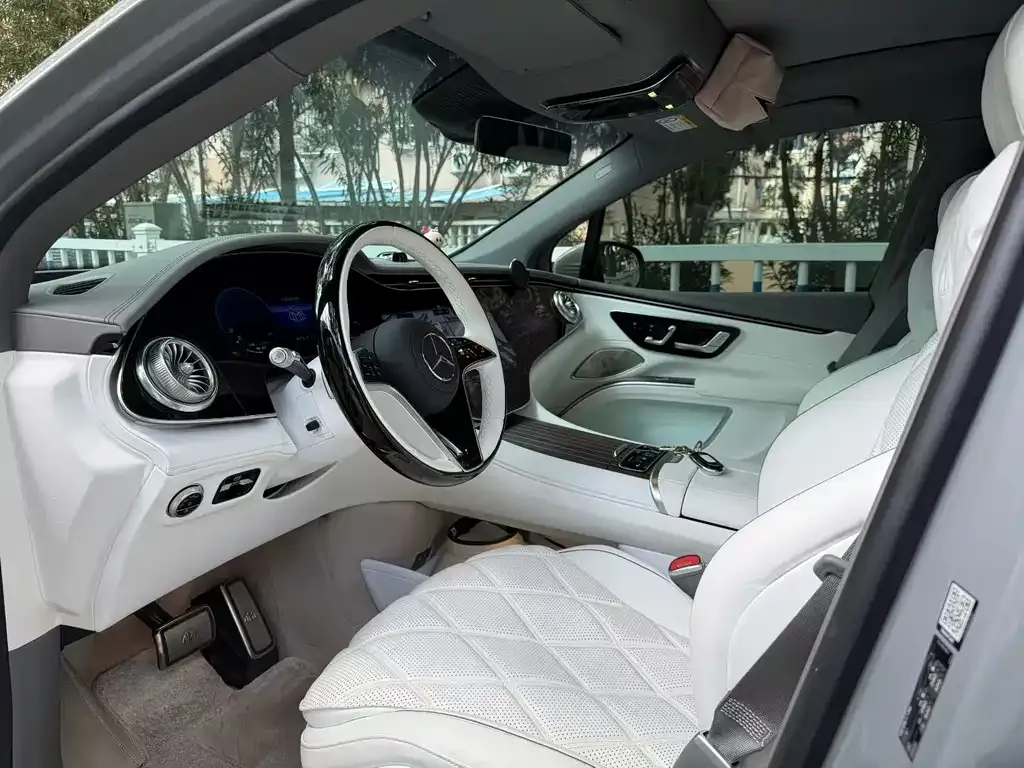 Mercedes-Benz EQS SUV — фото 7