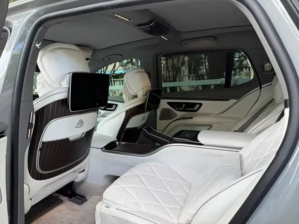 Mercedes-Benz EQS SUV — фото 3