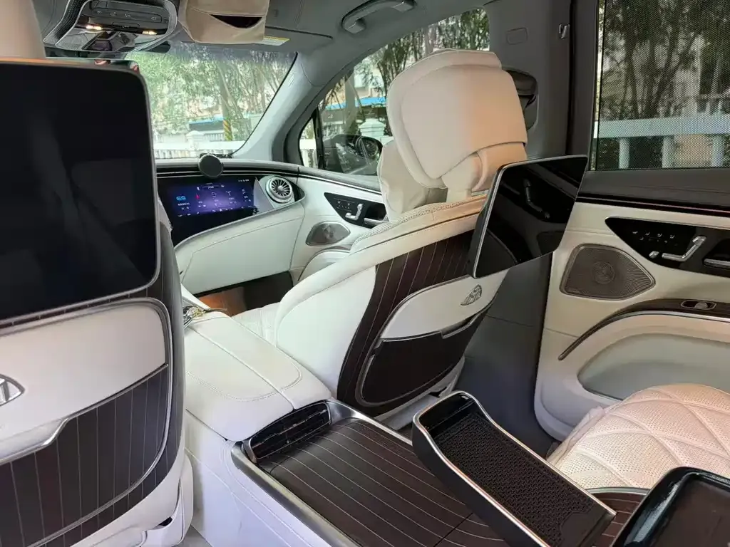 Mercedes-Benz EQS SUV — фото 5