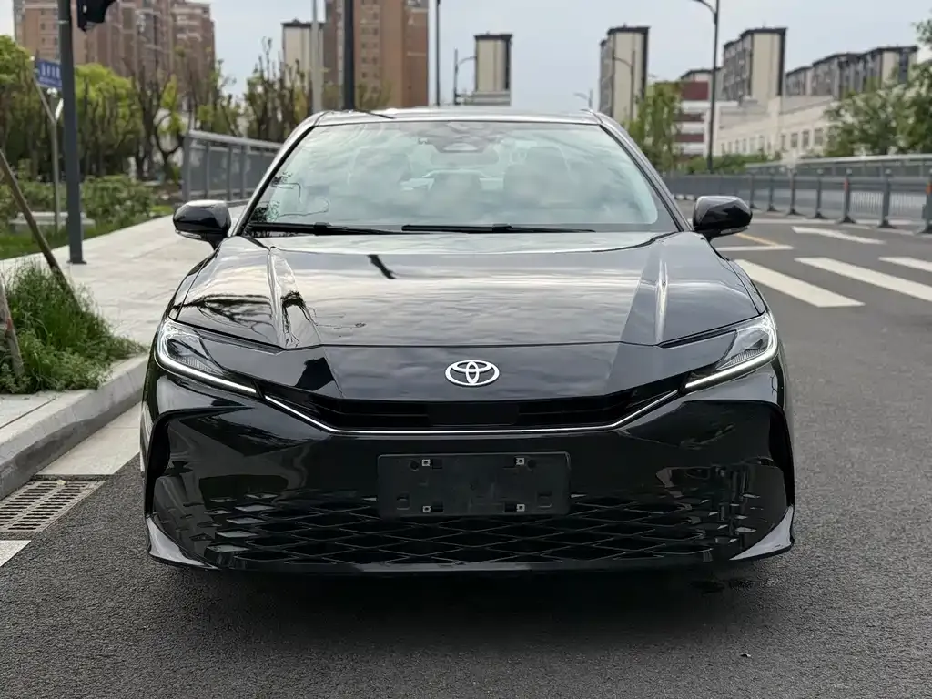 Toyota Camry — фото 8
