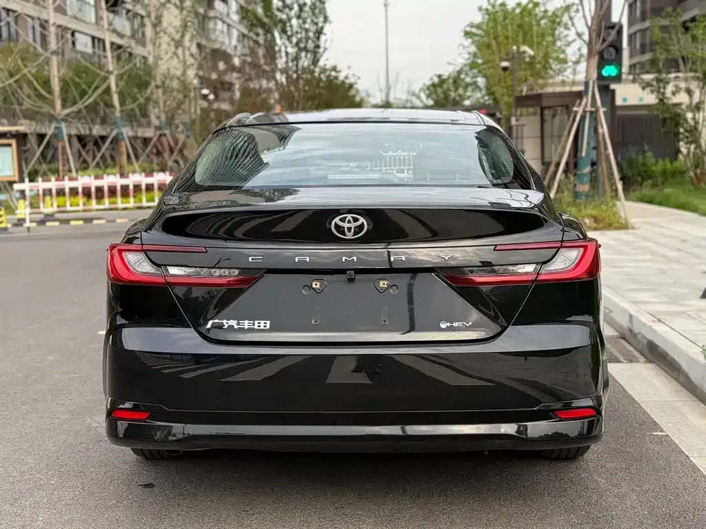 Toyota Camry — фото 6