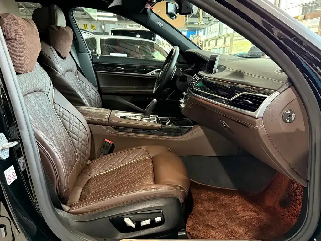 BMW 7 Series — фото 7