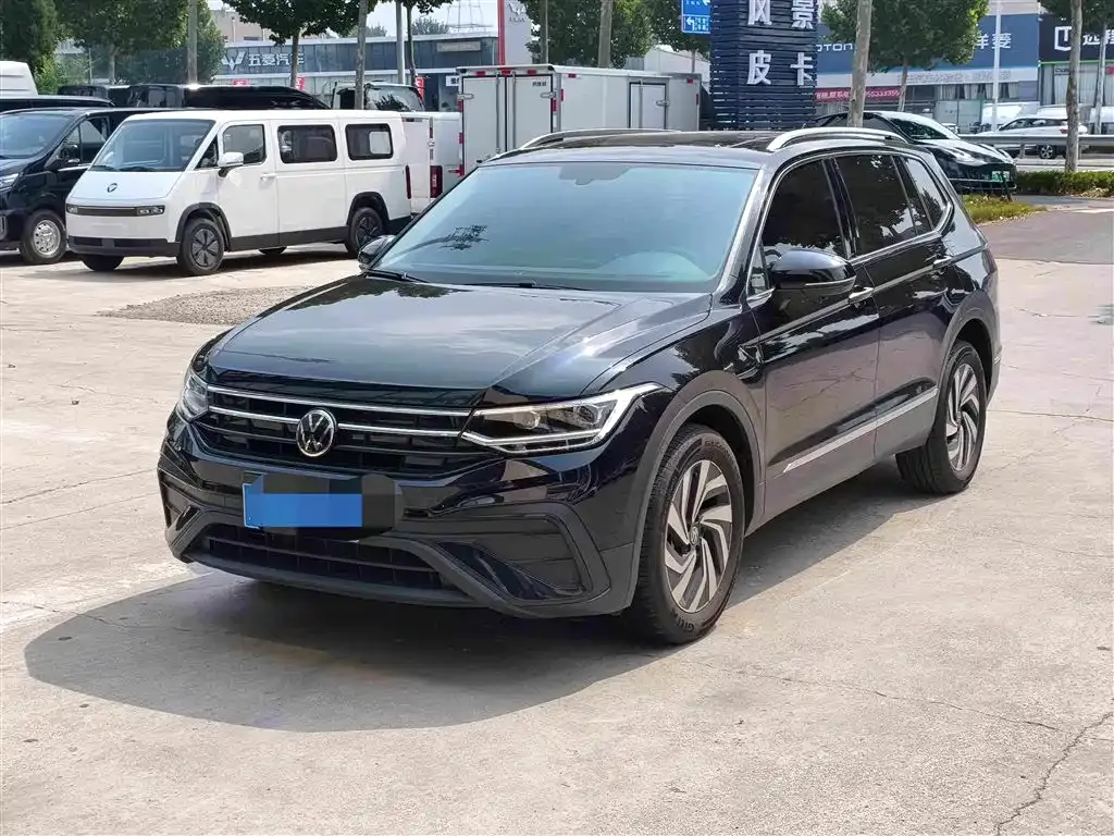 Volkswagen Tiguan L — фото 1