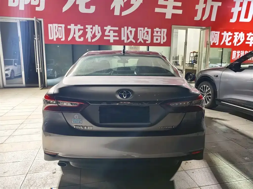 Toyota Camry — фото 5