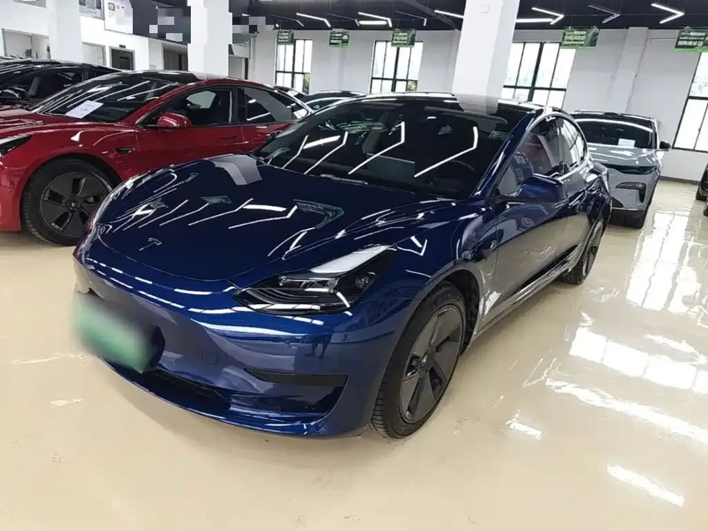 Tesla Model 3 — фото 1
