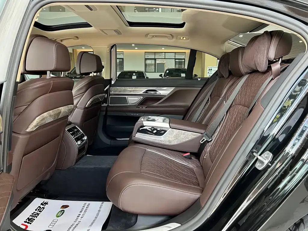BMW 7 Series — фото 10