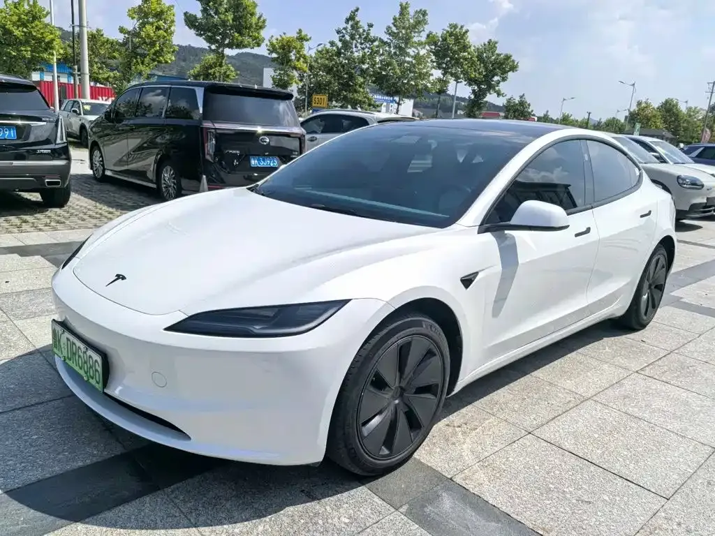 Tesla Model 3 — фото 1