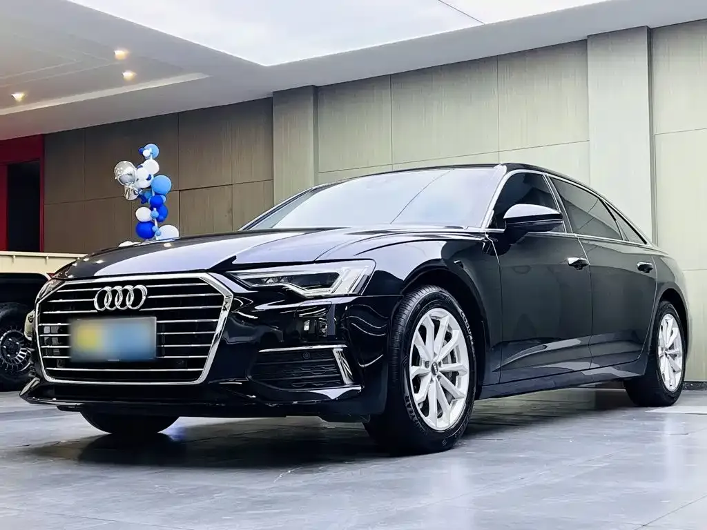 Audi A6L — фото 1