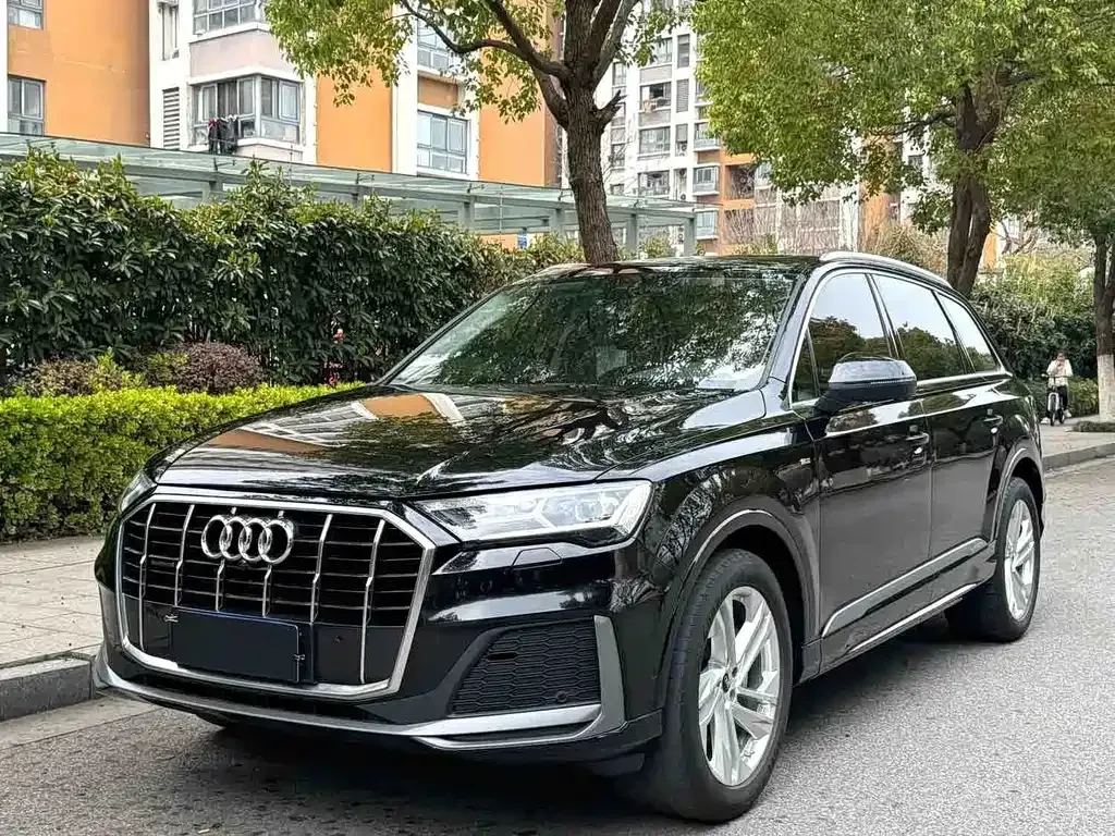 Audi Q7 — фото 1