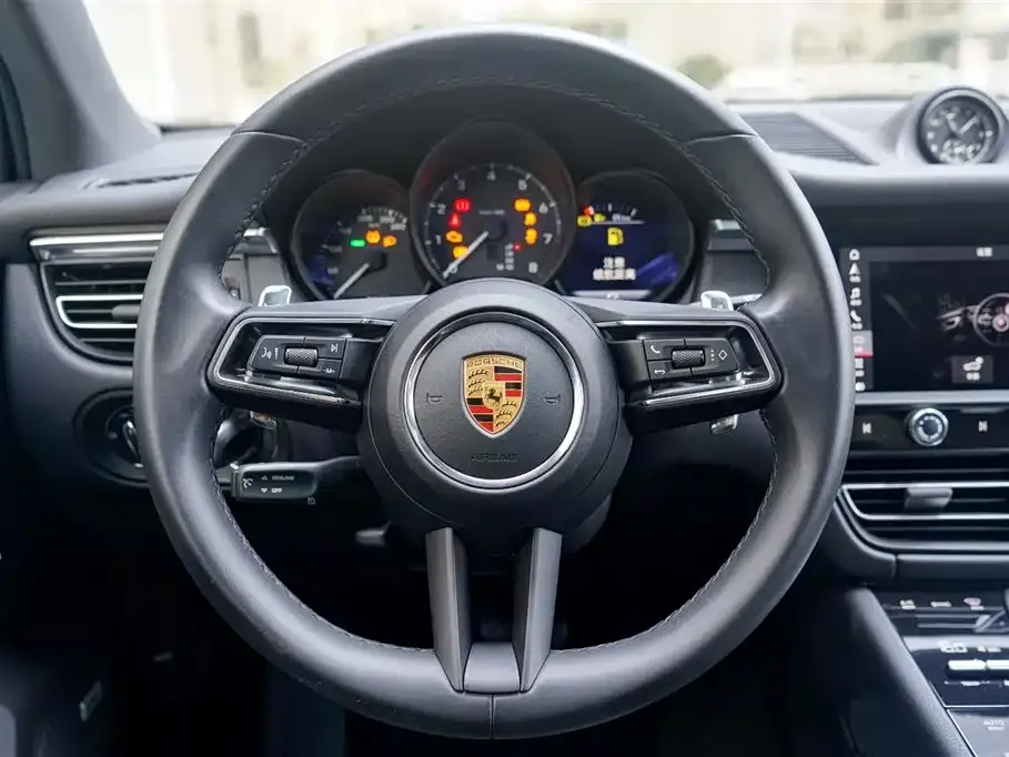 Porsche Macan — фото 3