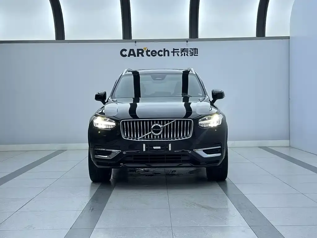 Volvo XC90 — фото 1