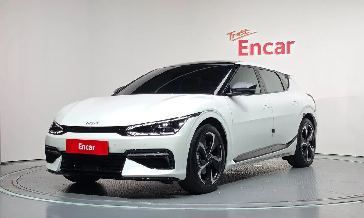 Kia EV6 — фото 1