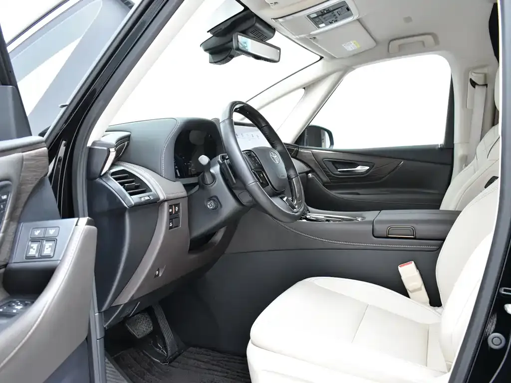 Toyota Alphard — фото 10