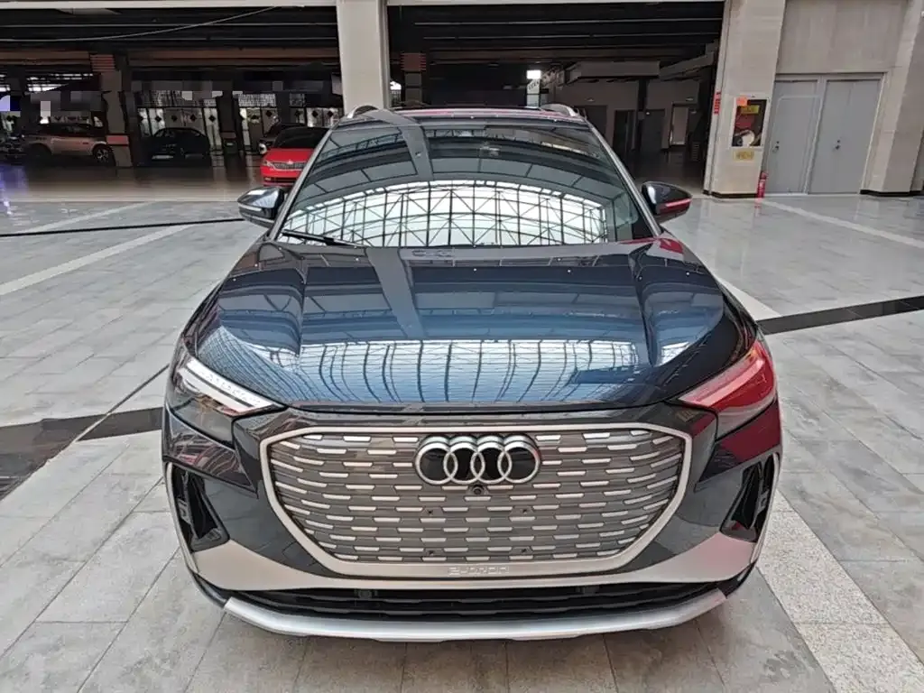 Audi Q4 e-tron — фото 9