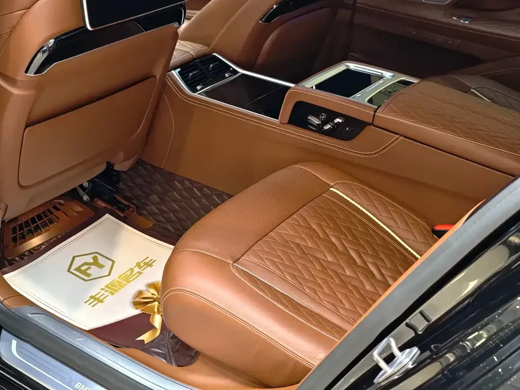 BMW 7 Series — фото 10