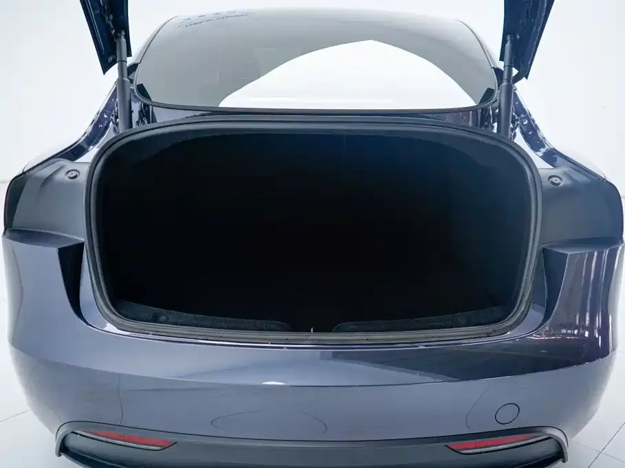 Tesla Model 3 — фото 4