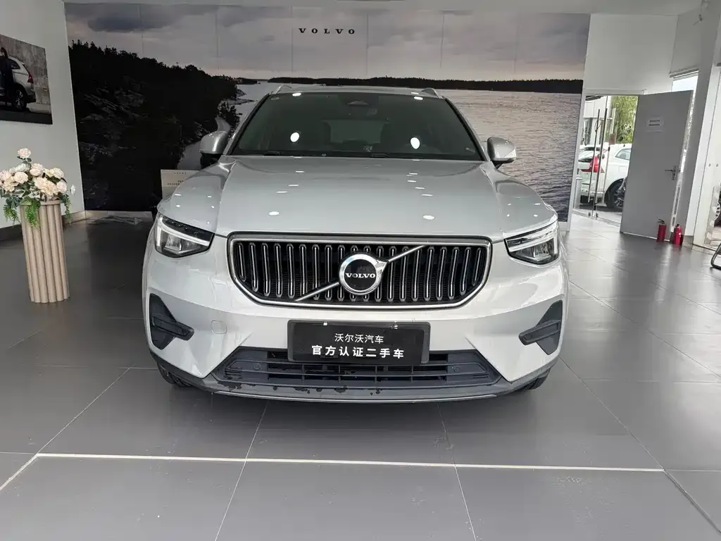 Volvo XC40 — фото 1