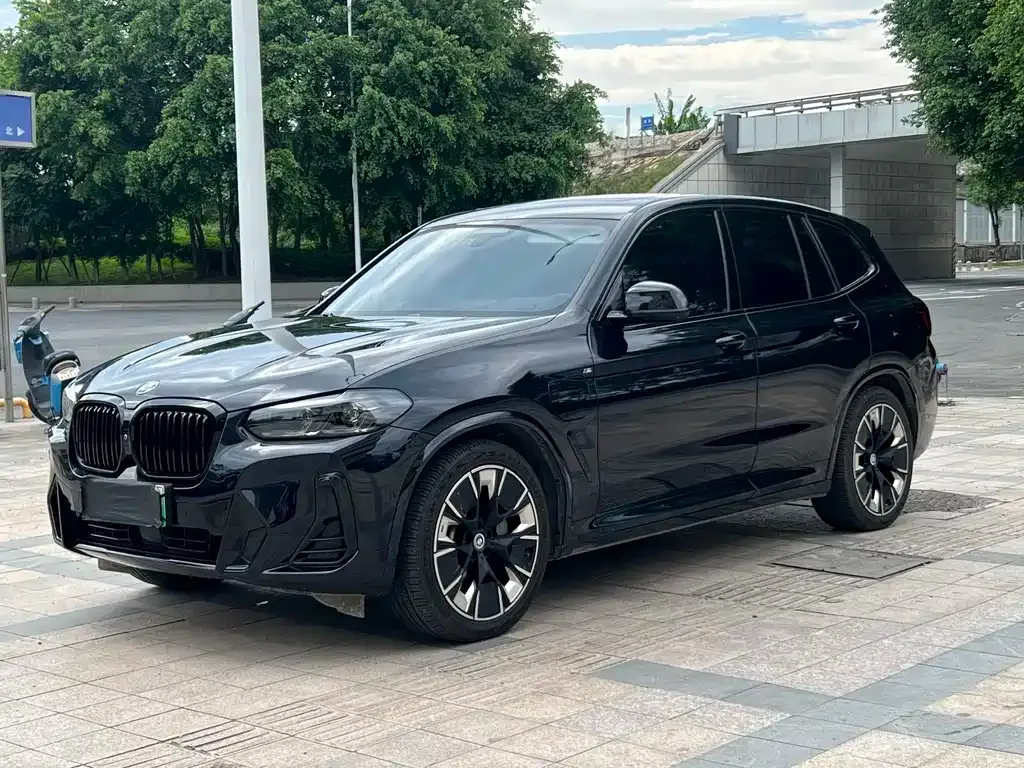BMW iX3 — фото 1