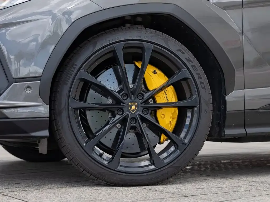 Lamborghini Urus — фото 3