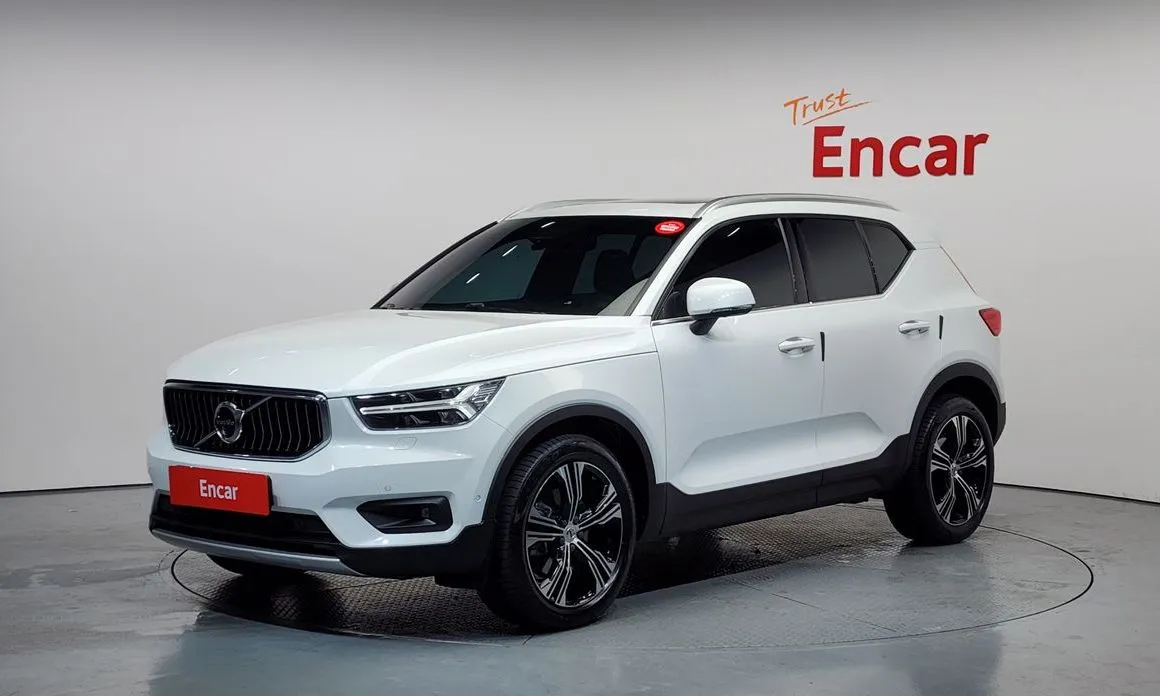 Volvo XC40 — фото 1
