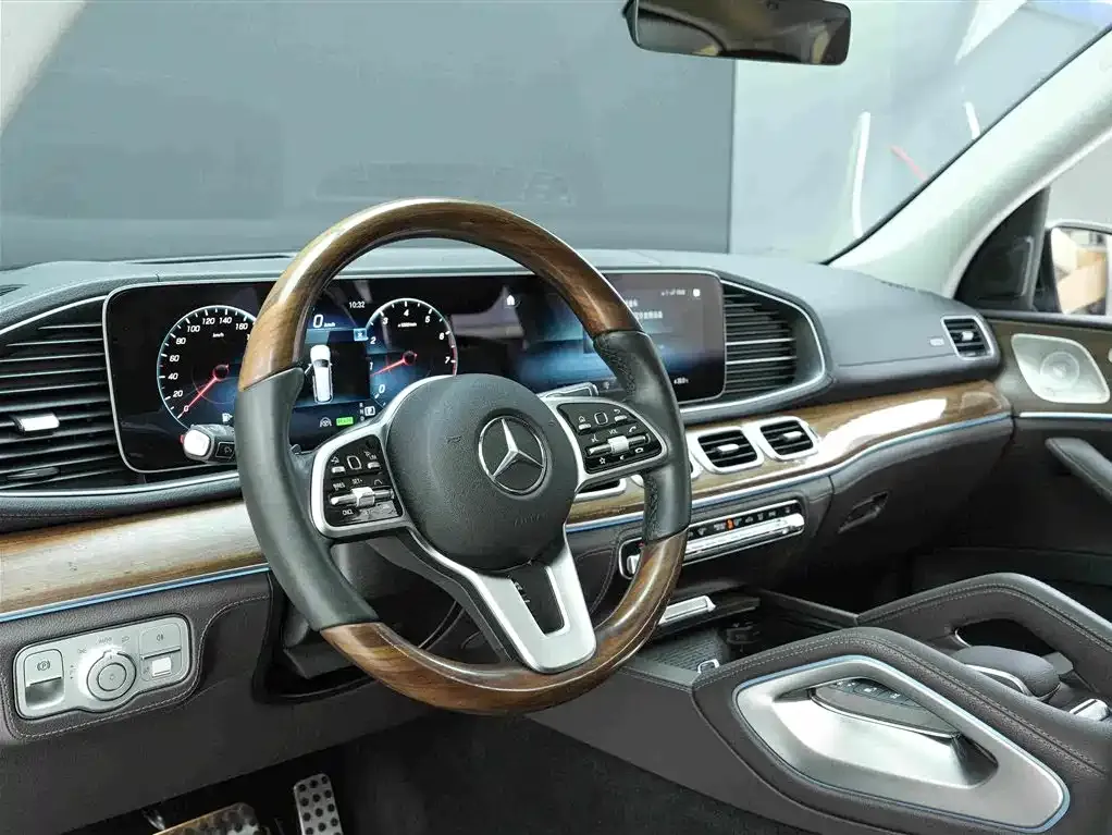 Mercedes-Benz GLS — фото 4