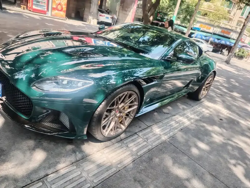Aston Martin DBS — фото 1