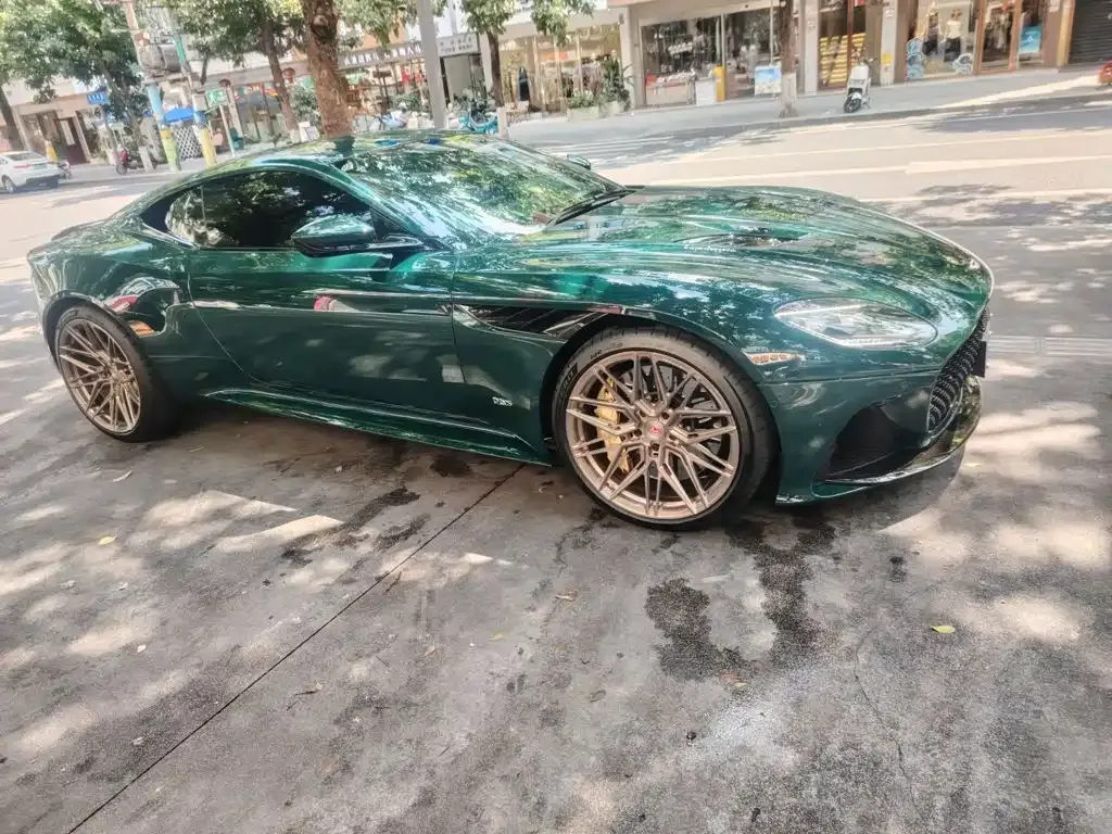 Aston Martin DBS — фото 9