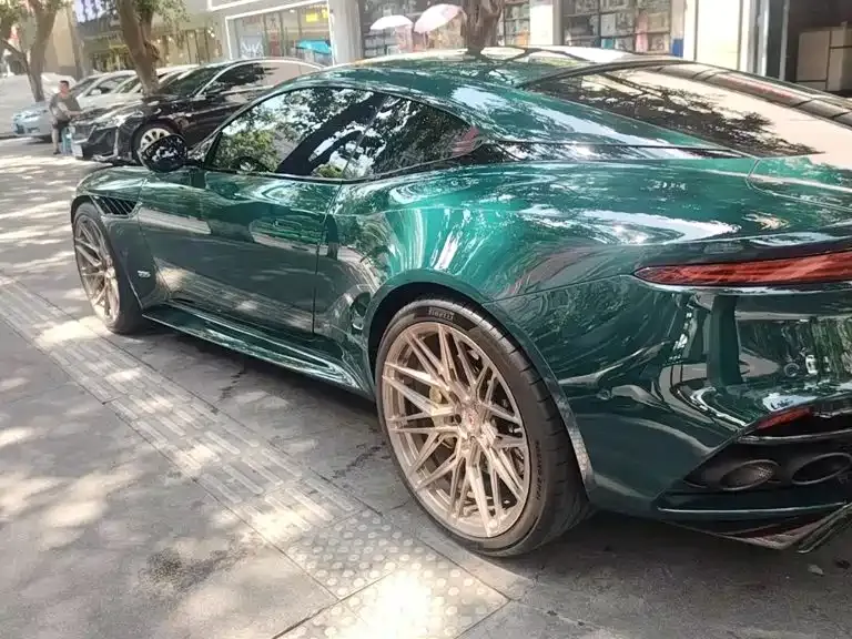 Aston Martin DBS — фото 4