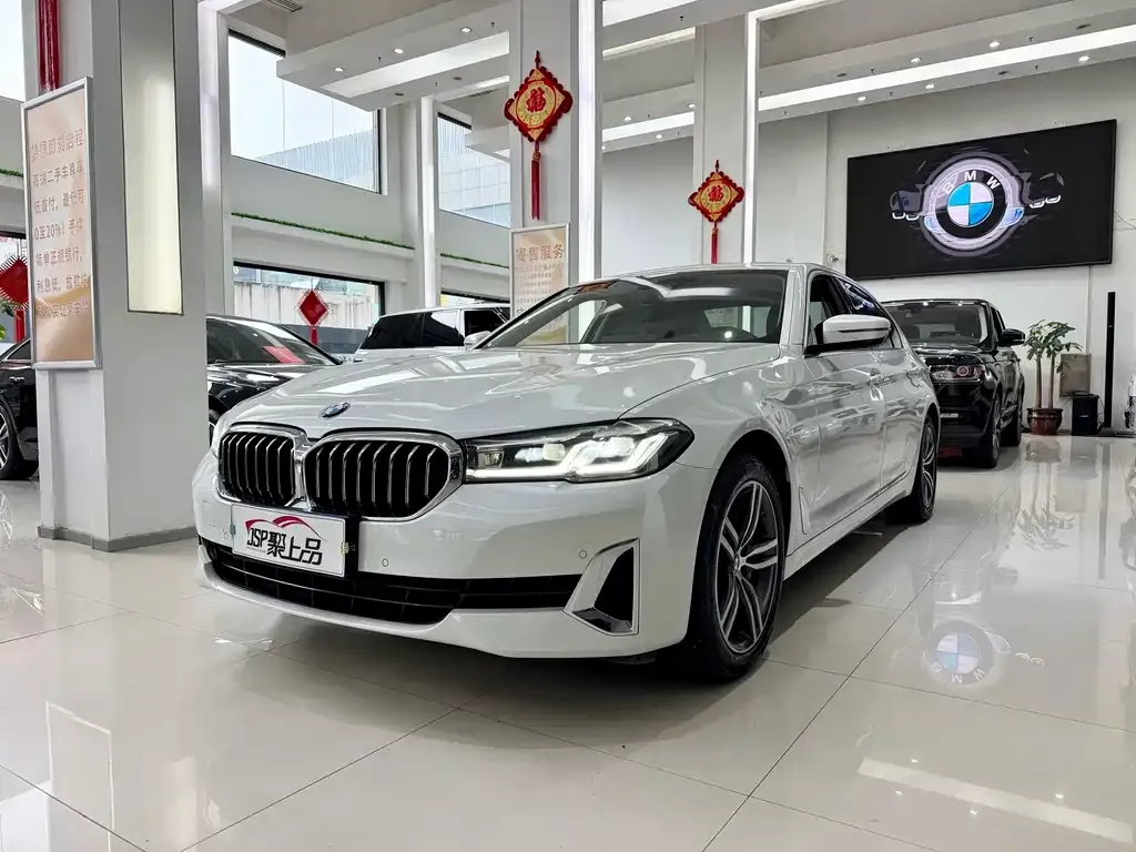 BMW 5 Series — фото 1