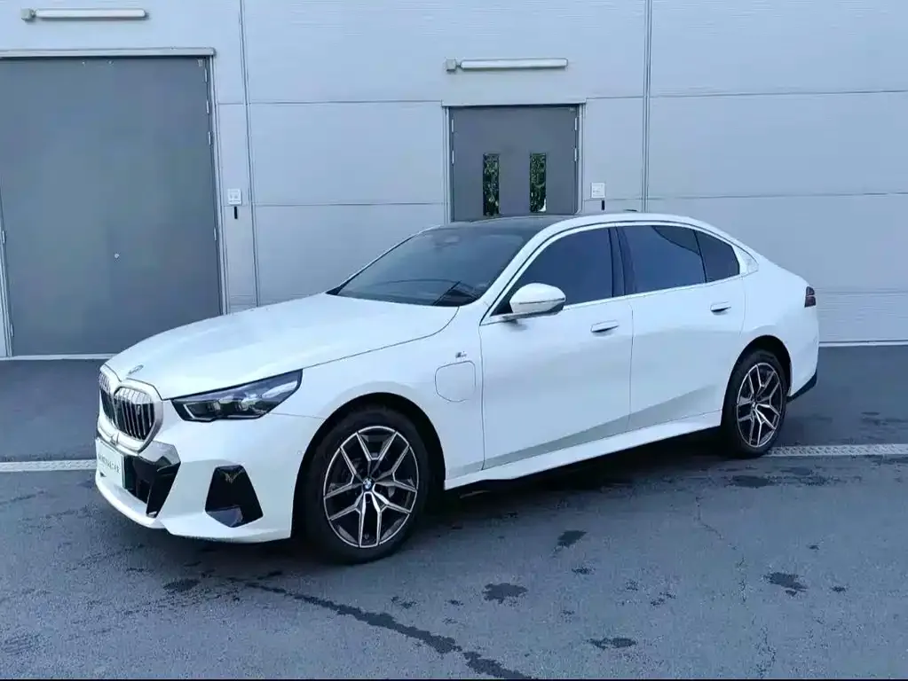 BMW i5 — фото 1