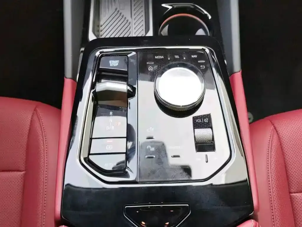 BMW i5 — фото 9