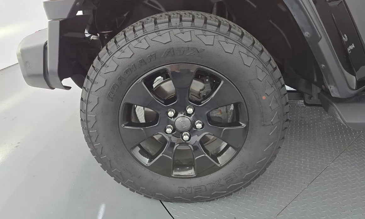 Jeep Wrangler — фото 7