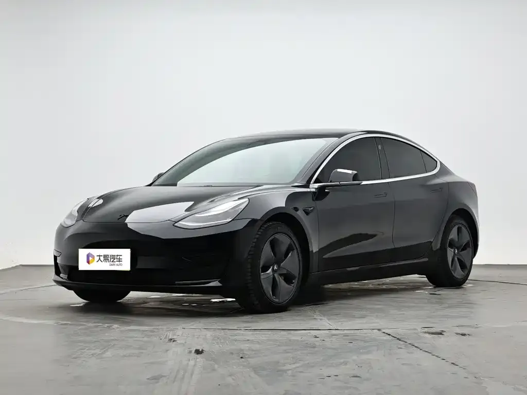 Tesla Model 3 — фото 1