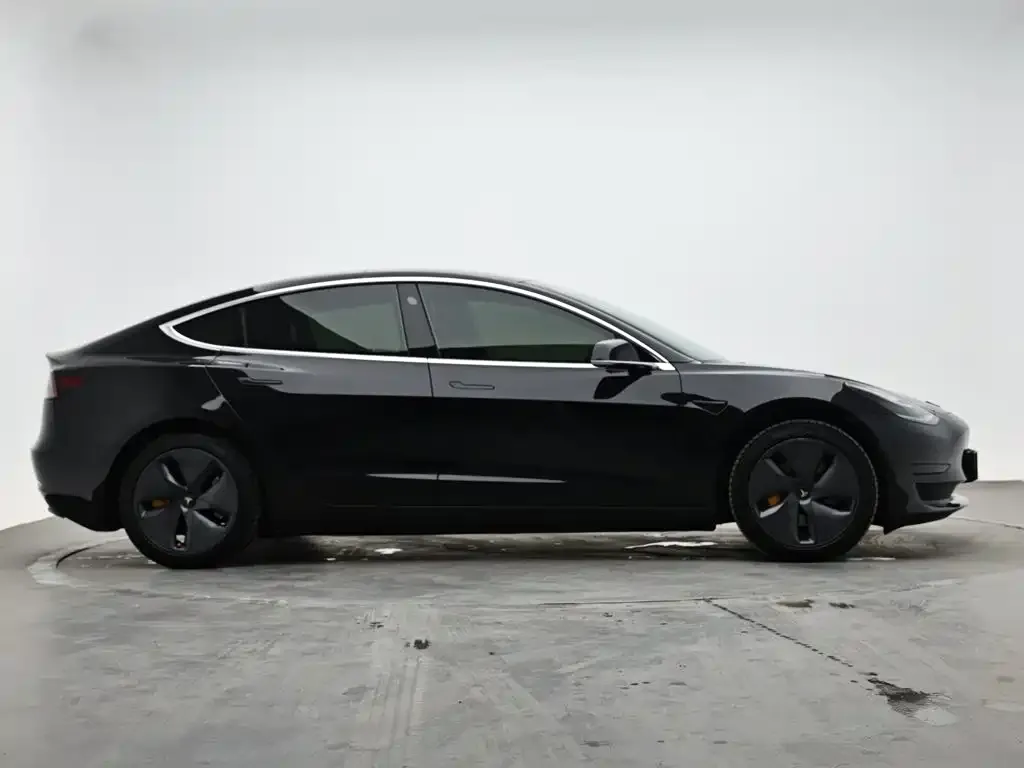 Tesla Model 3 — фото 2