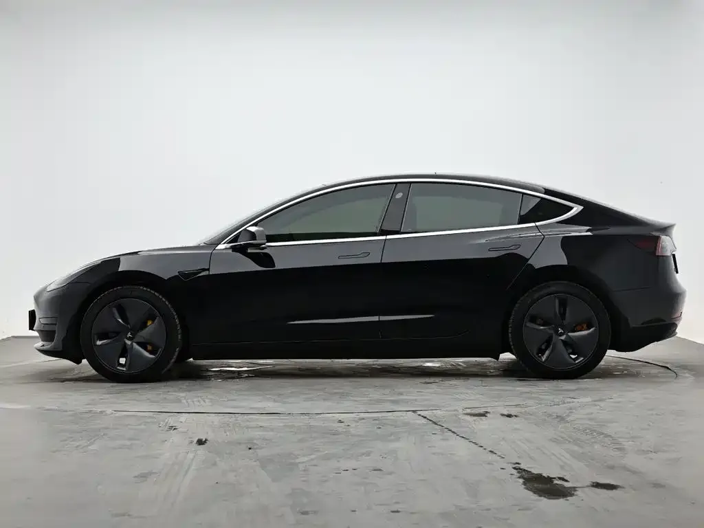 Tesla Model 3 — фото 9
