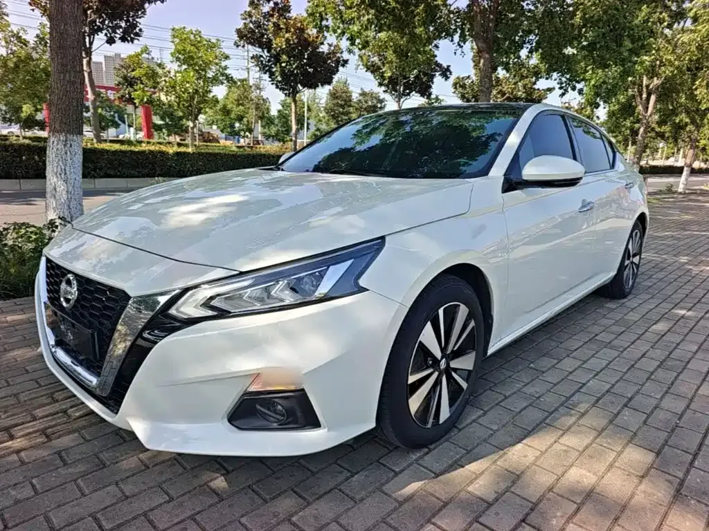 Nissan Teana — фото 1