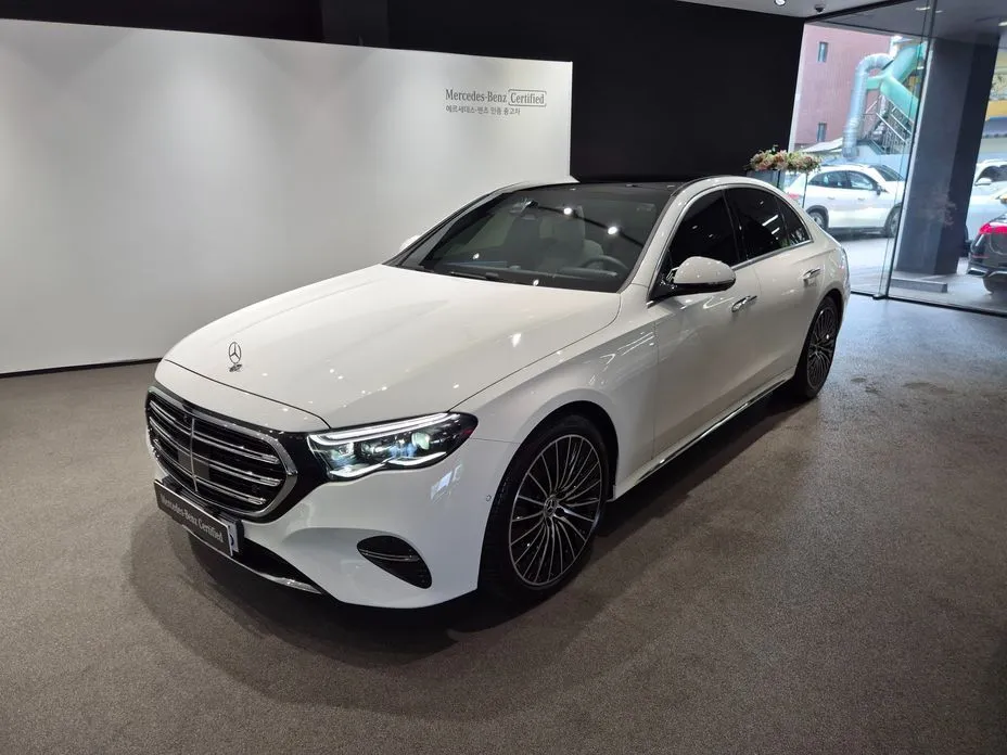 Mercedes-Benz E-Class — фото 1