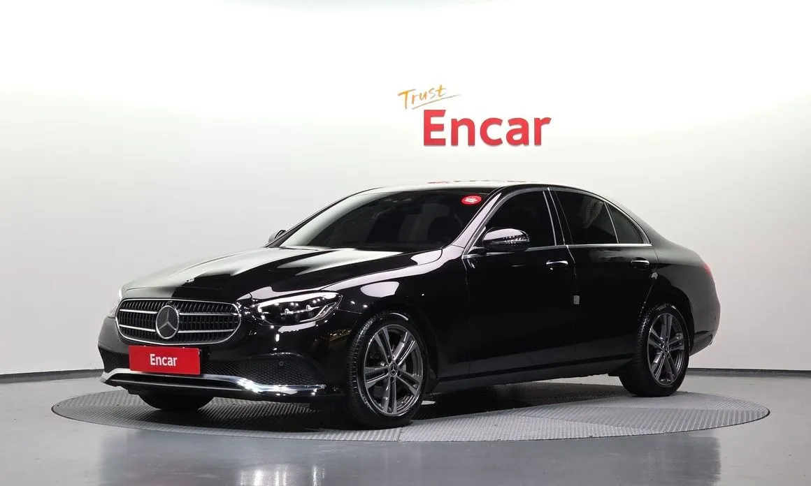 Mercedes-Benz E-Class — фото 1